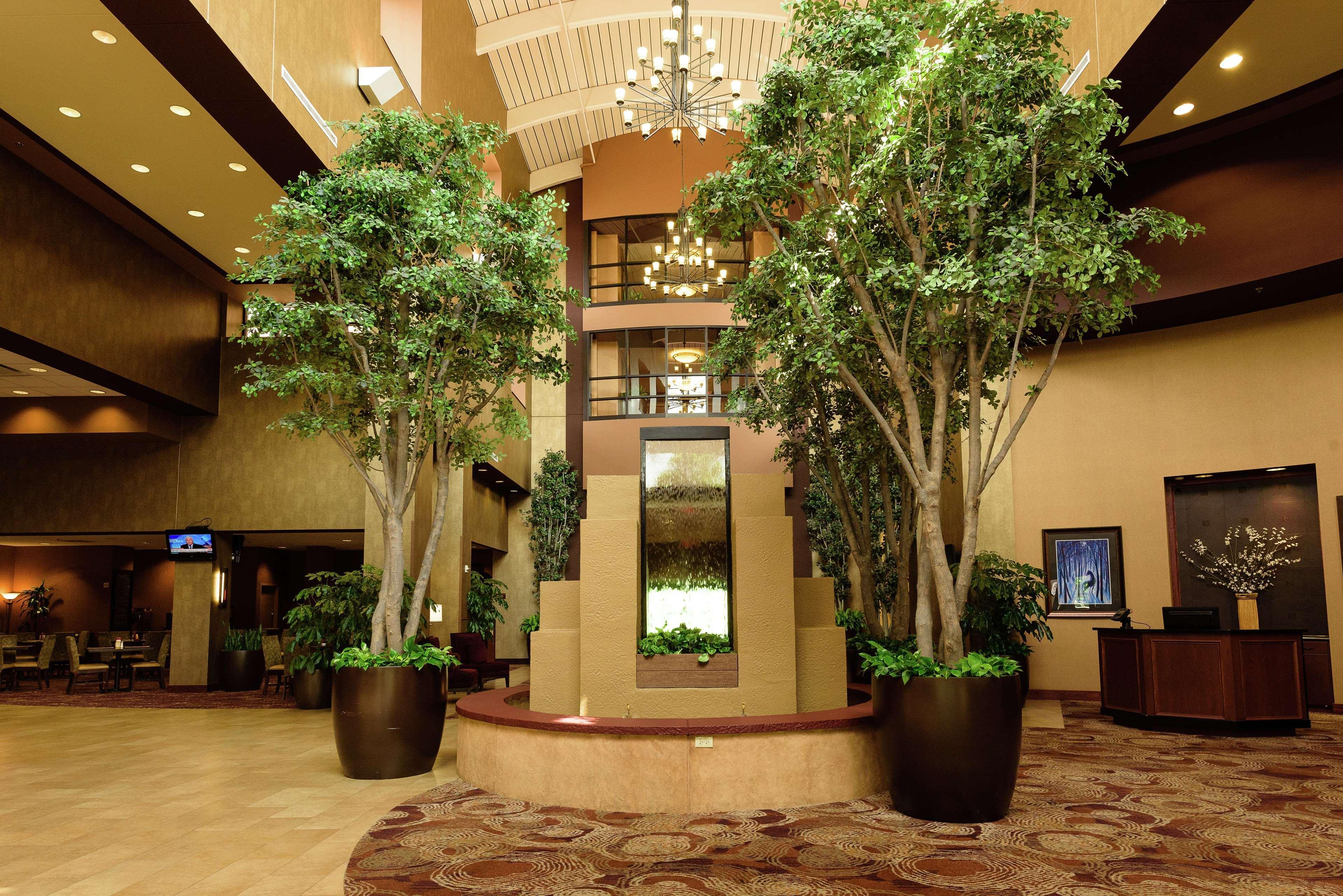 Embassy Suites By Hilton Minneapolis North Brooklyn Center Exterior photo